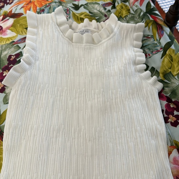Current air white textured ruffle tank size small. Never worn. NWOT - Picture 4 of 5